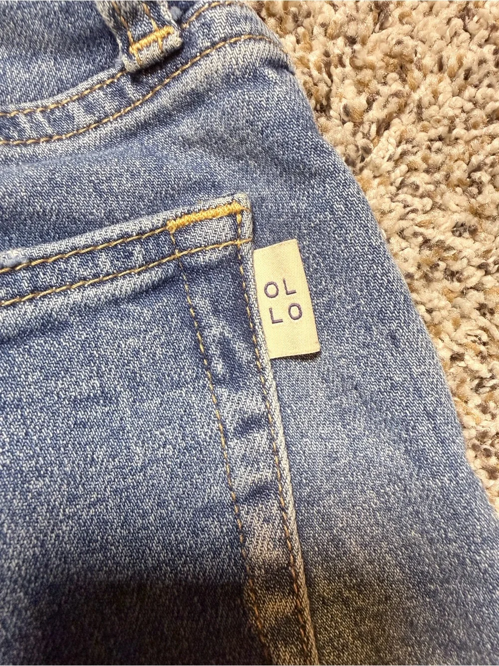 Boyfriend Jeans in Light Blue with Knee Rips